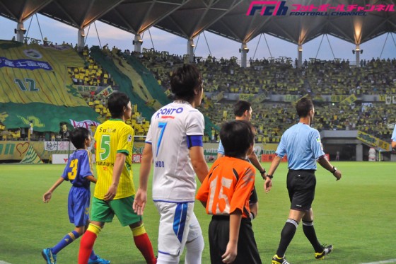 サッカー選手が入場するときになぜ子どもたちも一緒に入場するの？