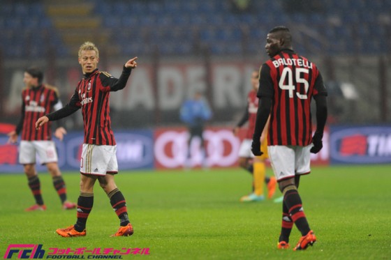 ミランのFKのキッカーは、本田か、バロテッリか。