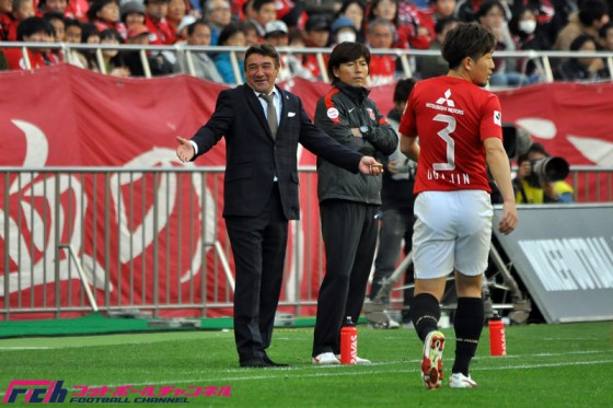 外国人監督は大変！　ルール変更で起きた混乱とテクニカルエリアでのめまぐるしいポジションチェンジ