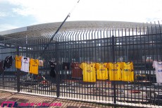 【W杯直前ルポ】未完成のスタジアムをめぐる歓迎と冷遇。ブラジル人がセレソンより愛するもの