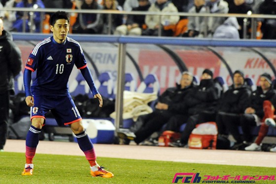 生徒から取り上げたW杯公式トレカを自分のものにした教師。その悪事を13歳の生徒に暴かれる