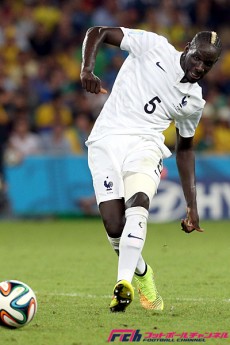 好調のフランス。メディアは過熱、選手は冷静、ファンの意見は割れる。ベスト16での勝利、約半分は悲観的