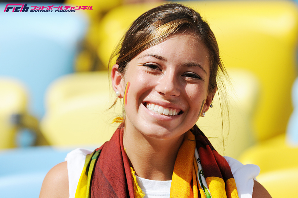 W杯ブラジル大会で応援する美女サポーターたち フットボールチャンネル