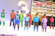 終電後、居酒屋に男子四名。そのうち一人は『サポーター』