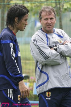 「自分たちのサッカー」とは何だったのか？　ジーコ時代との相似点と日本代表を巡る8年周期の問題点