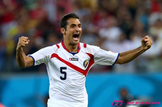 コスタリカ代表MF、試合直前に自分のシャツが無い事を告げられ、スタンドにいたファンからレプリカシャツを借りる