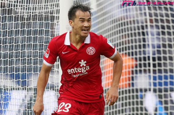 岡崎にプレミアが熱視線。アウグスブルク戦にスカウト27人が集結！　マインツGM「彼は日本のクローゼだ」