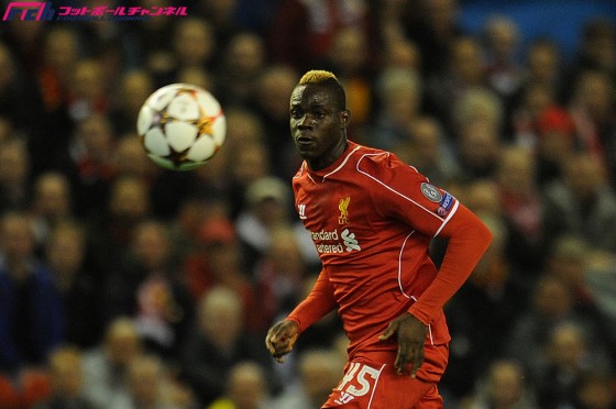 「正気の沙汰じゃない!」マドリー戦で前半終了時にペペとシャツを交換したバロテッリにまたも批判の声が