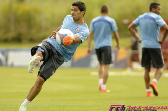 スアレス、3度に渡る“噛みつき癖”改善へ「心理カウンセリングを受けている」。肥満疑惑には反論