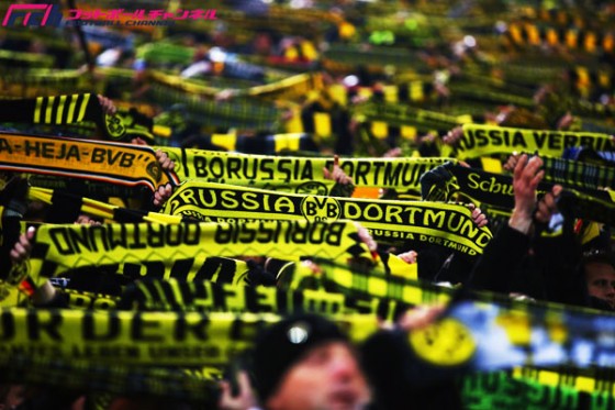 「黄色い壁」の大合唱！　ドルトムントサポーターによるジングルベルが話題