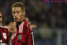 「光より闇が多く満ちていた」。現地各紙の寸評から見るナポリ戦の本田が低評価になった理由