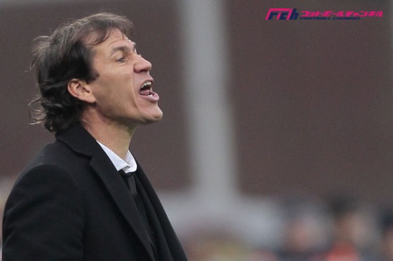 ドローでミランGKを讃えるローマ指揮官。疑惑の判定については「酷いハンド」