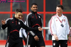 青いピッチ、スローイン廃止の提案。我が道を行く男、マンU指揮官ファン・ハールは奇才か? 名将か?