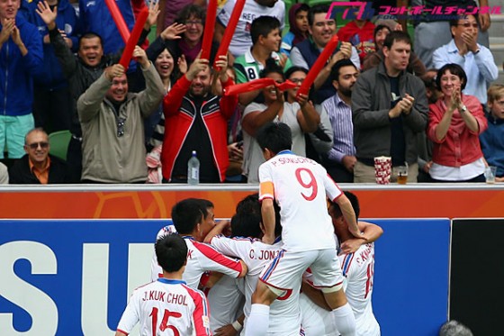 応援歌は「将軍様」―熱狂的北朝鮮サポーターの正体は?