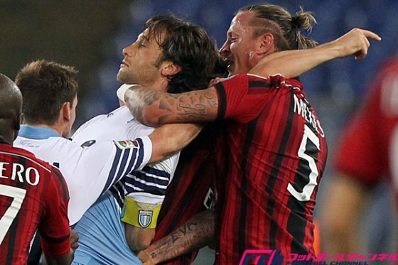 メクセスに4試合の出場停止処分