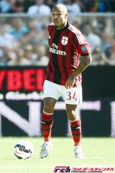 インザーギが出した「答え」。中盤のトライアングルが生命線。本田に求められるトップ下の“奪還”