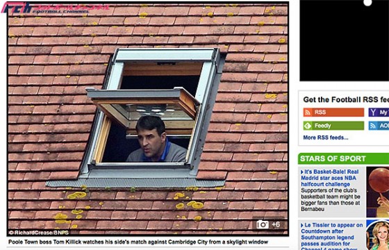 前代未聞!スタジアム入場禁止の監督が意外な場所から“試合観戦”