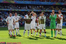 代表の行方に一喜一憂の英国民。W杯の惨敗から立ち直ったイングランド代表、ホジソン監督続投の是非は？