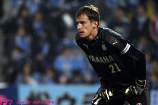 【英国人の視点】サッカー選手は外国語を学ぶべきか？　吉田麻也とカミンスキーが語るピッチ上での“意思疎通”