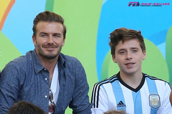 ベッカム氏が息子から主役を横取りーー。長男の投稿動画で『ビデオボム』
