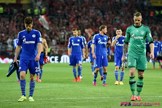 セットプレーでの2失点を悔やむシャルケ。ディ・マッテオ監督「腹立たしい」