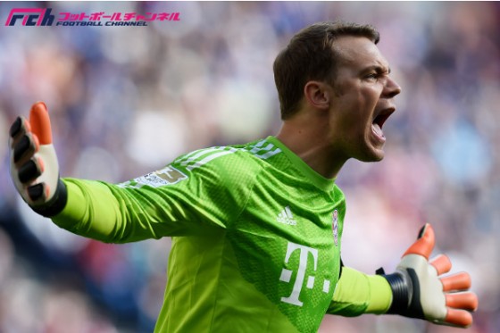 バイエルンでは初お披露目。ノイアーがスローインで会場を沸かす