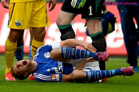 シャルケ主将は足首のじん帯断裂で長期離脱へ。今夏の移籍は見送りか