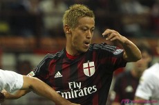 勝利の理由となった本田。懐かしさを覚えた背番号10の躍動。チームを変えた攻撃への積極性