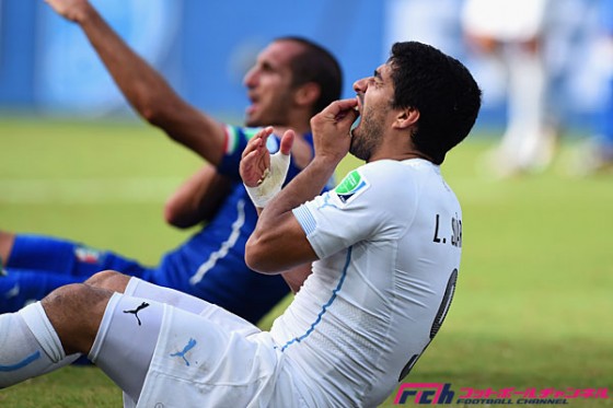 ウルグアイ選手組合、スアレスの“噛み付き事件”への処分撤回をFIFAに要求「彼は被害者」