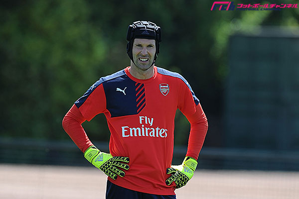 アーセナル加入のチェフが新背番号発表。シュチェスニーは残留決定