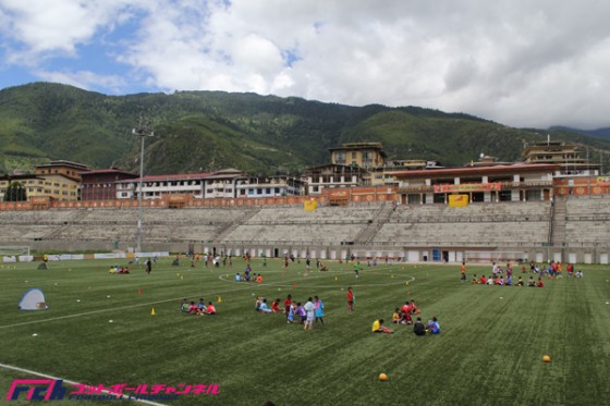 【写真で見る】Jリーグがブータンの子供たちにユニフォームを寄付