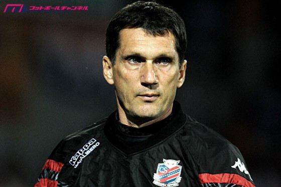 札幌がバルバリッチ監督の契約解除を発表。U-18監督の四方田氏が昇格