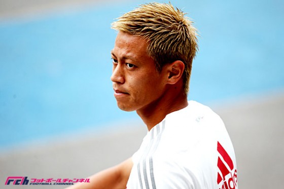 ミランが本田の「10番」継続を発表。新加入DFはネスタの後継者に