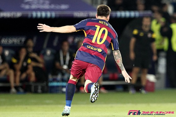 メッシ直接FK2発！　全9点の大乱戦を制したバルサ、UEFAスーパー杯制覇