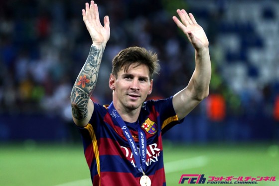 子牛にメッシと名付けたおばあさんに、本人が背番号10のユニフォームを贈呈