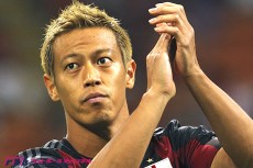 本田、トップ下で躍動。現地識者・指揮官が高評価「エリア近いと良い」「得点以外も良い」