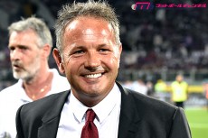 本田、味方退場で途中交代。「家にいるべき」と現地記者は辛口評価、指揮官は擁護