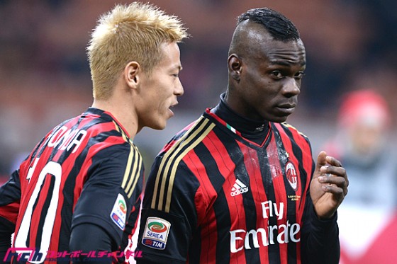 ミラン、“悪童”バロテッリの加入を正式発表。本田と再び共演へ