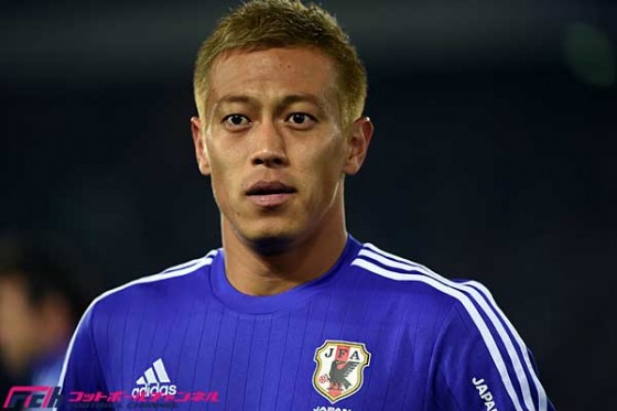 本田、日の丸へのキスは「ホッとしていた」。それでも3点には「満足できない」