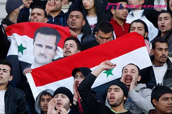 転倒させられた難民男性、スペインでサッカーコーチに。シリアでは監督を経験