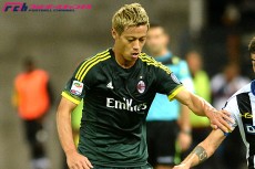 本田、伊紙から非難轟々…「暗い表情でピッチを後に」「助けどころか重り」