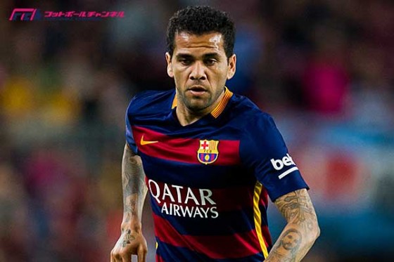 チェルシー、バルセロナのD・アウベスをリストアップ。右サイドバックの補強へ