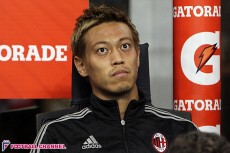 痛烈批判の本田、戦力外措置受けずベンチ入りへ。それどころではないミランの内部事情とは?