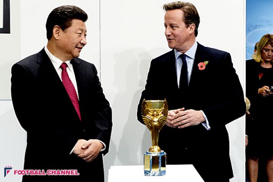 マンC、アグエロが中国習主席とセルフィー！　スタジアムや練習場を見学