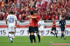 プレーで、声で、背中で牽引する小笠原満男。鹿島に17冠目もたらした主将、尽きることない勝利への欲