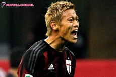 本田、屈辱の“3番手”、20歳にスケールで敗北。四面楚歌の10番が生きる道とは