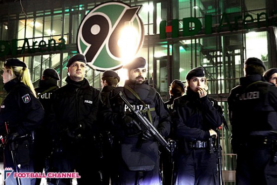 ハノーファー中央駅も閉鎖に。爆弾積んだ車侵入の計画でドイツ対オランダが中止