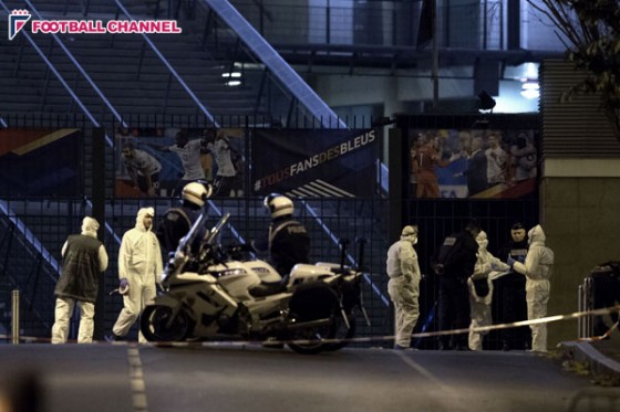 パリのスタジアム自爆テロ犯、ギリシャ経由で仏侵入か。パスポートを偽装