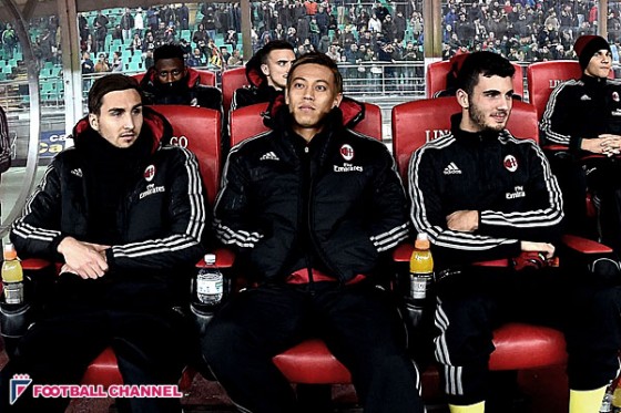 本田、次戦もベンチスタートが濃厚。20歳FWに競争敗れWGで3番手が定着