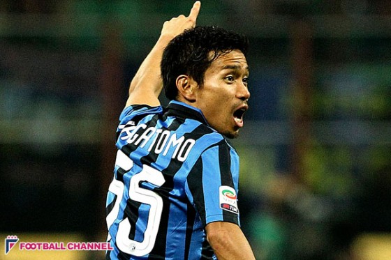 長友、ナポリとの天王山で痛恨の退場。危険なスライディングで一発レッド